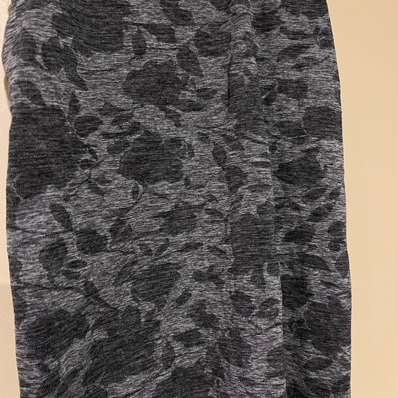 Athleta Momentum Seamless Racer Tank Camo Grey Size XS - Picture 2 of 4
